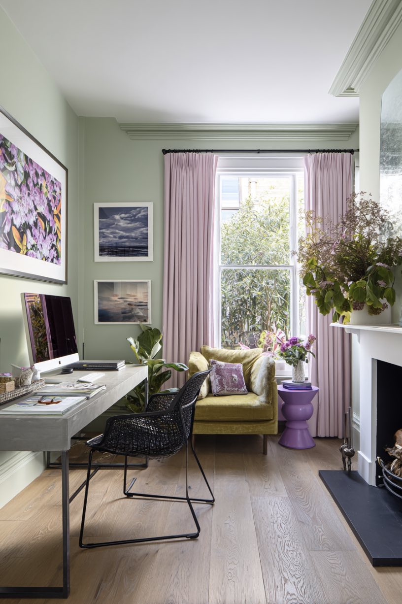 A Light-Filled Work and Lounge Space