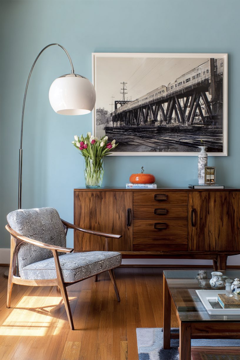 4. Retro Elegance with a Touch of Modern Poise