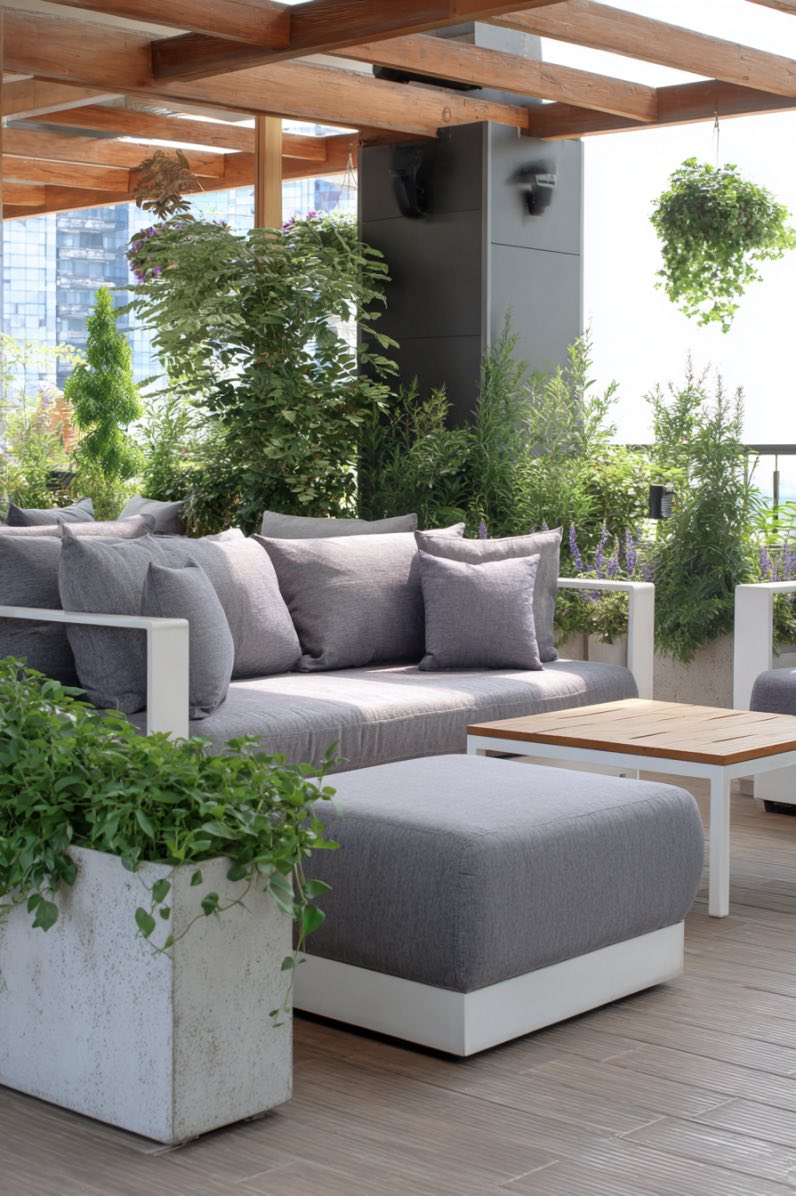 Sleek Summer Courtyard Seating