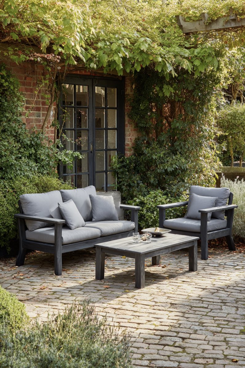 Cozy Grey Patio Garden