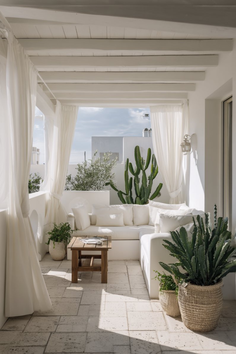 Coastal Hues for Small Balcony Ideas